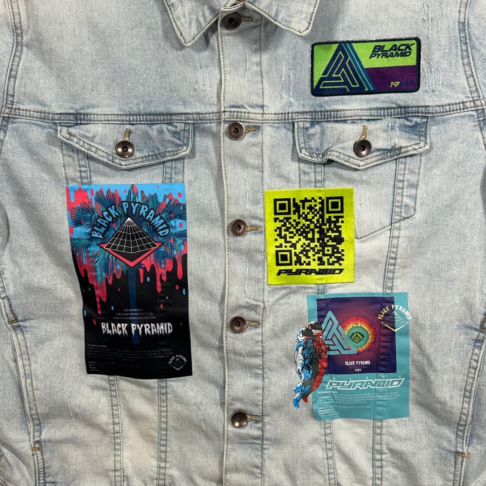 Black Pyramid Mens XXL Light Wash Graphic Patches Denim Trucker Jacket‎
